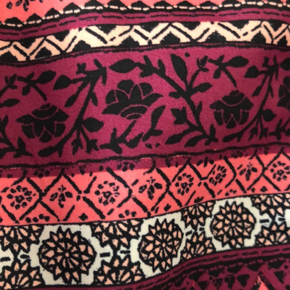 Patterned Athletic Shorts - Picture 3 of 5